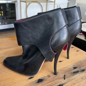 NWOT Manolo Blahnik booties